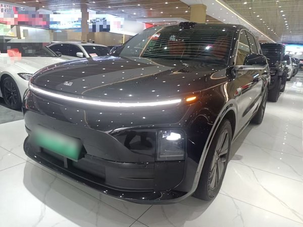 Li Auto L6 · 2024 год