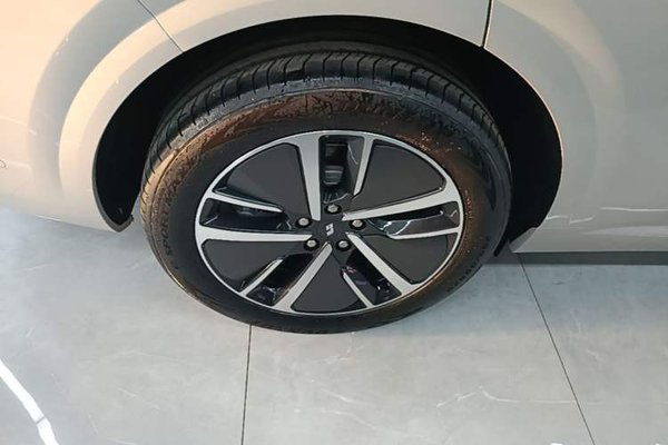 Li Auto L6 2024, 18000 км, за 30387 USD - фото 14