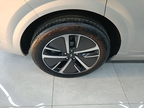 Li Auto L6 2024, 18000 км, за 30387 USD - фото 20