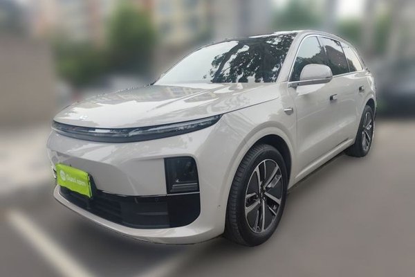Li Auto L6 · 2024 год