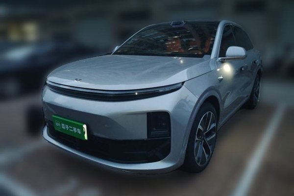 Li Auto L6 · 2024 год