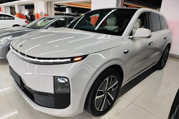 Li Auto L6 · 2024 год