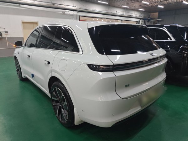 Li Auto L6 · 2024 год