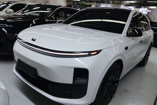 Li Auto L6 · 2024 год