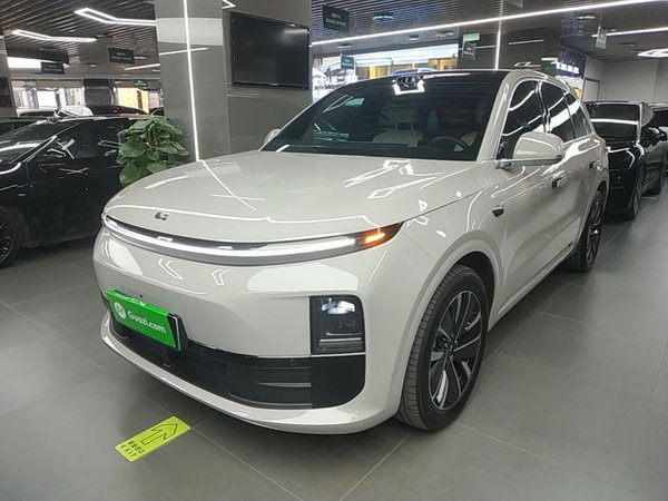 Li Auto L6 · 2025 год