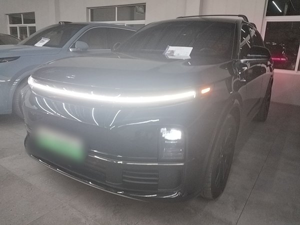 Li Auto L7 · 2023 год