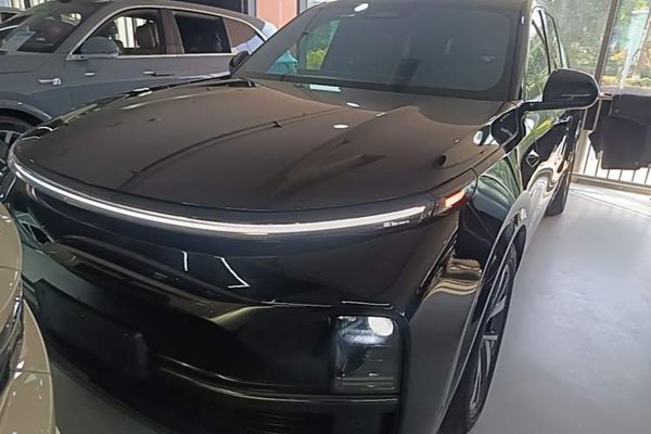 Li Auto L8 2023, 141800 км, за 30053 USD