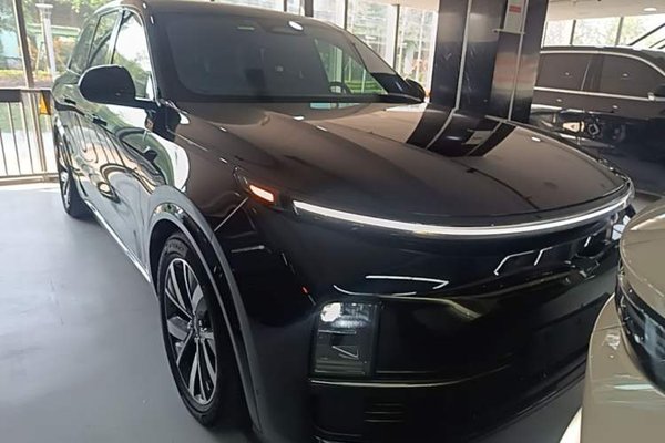 Li Auto L8 2023, 141800 км, за 30053 USD