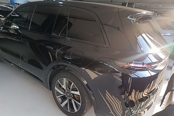 Li Auto L8 2023, 141800 км, за 30053 USD