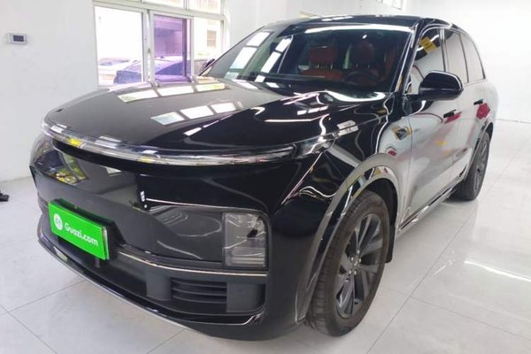 Li Auto L8 · 2023 год