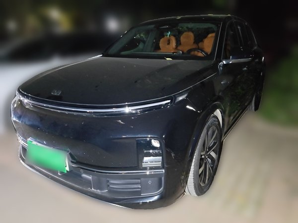 Li Auto L8 · 2023 год