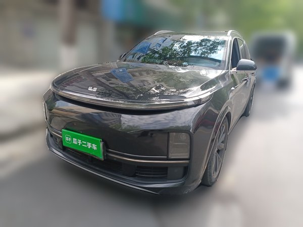 Li Auto L8 · 2023 год