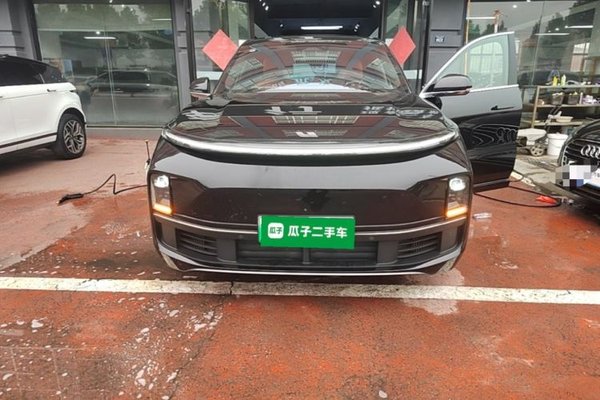 Li Auto L8 2023, 75500 км, за 30830 USD