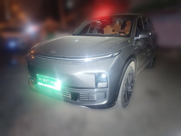 Li Auto L8 · 2023 год