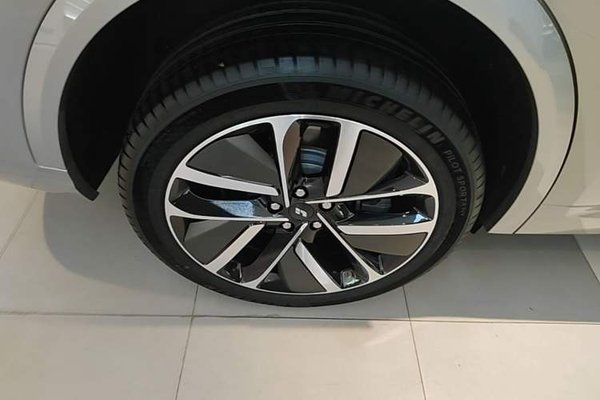 Li Auto L8 2023, 58900 км, за 33402 USD