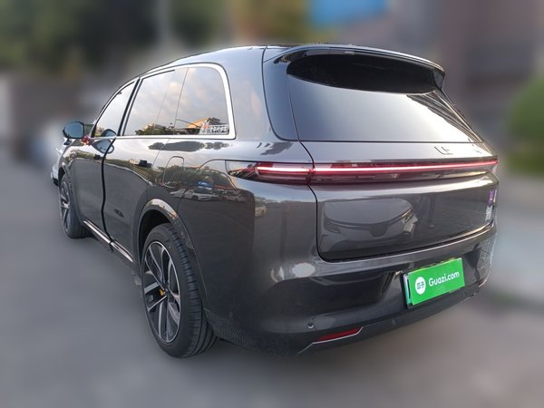 Li Auto L8 · 2023 год