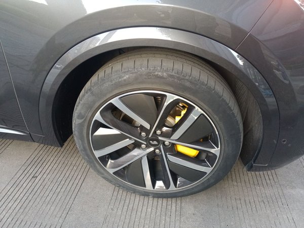 Li Auto L8 2023, 64000 км, за 31236 USD