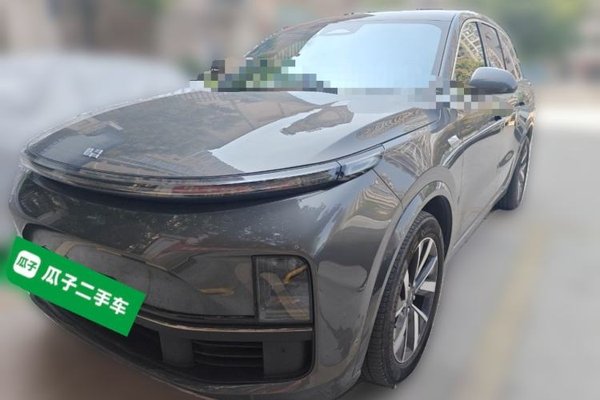 Li Auto L8 · 2023 год