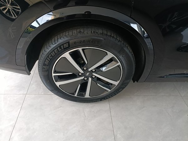 Li Auto L8 2024, 17900 км, за 37276 USD