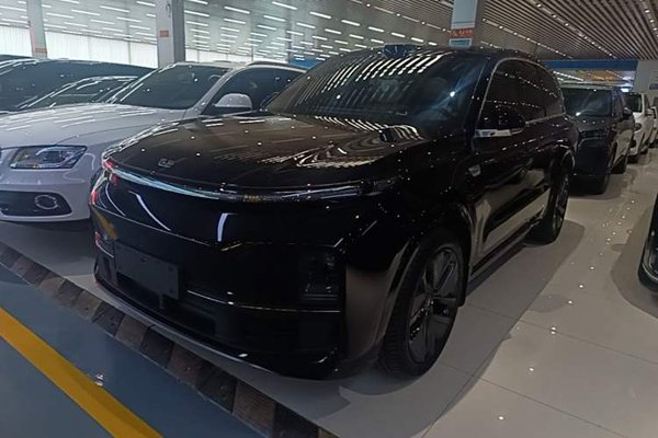 Li Auto L8 · 2024 год