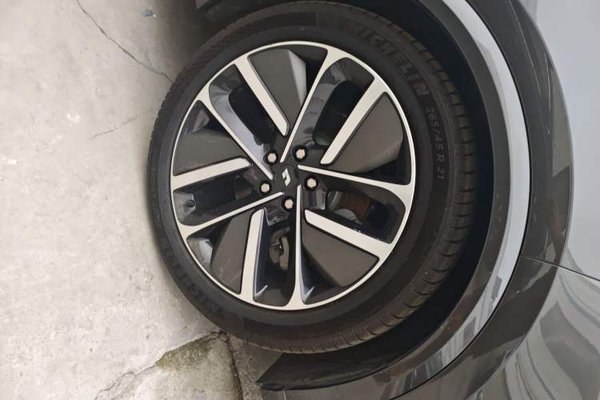 Li Auto L8 2024, 14400 км, за 39393 USD