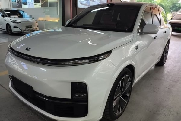 Li Auto L8 · 2025 год