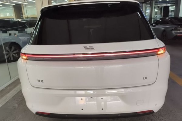 Li Auto L8 2025, 6800 км, за 45393 USD