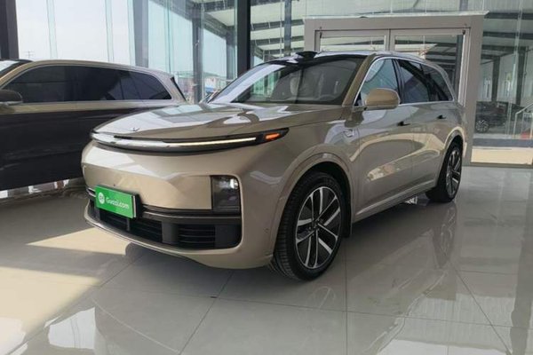 Li Auto L9 · 2022 год