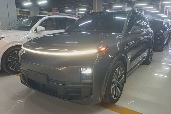 Li Auto L9 · 2022 год
