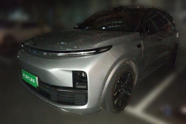 Li Auto L9 · 2022 год