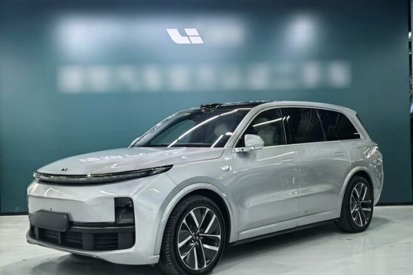 Li Auto L9 · 2022 год