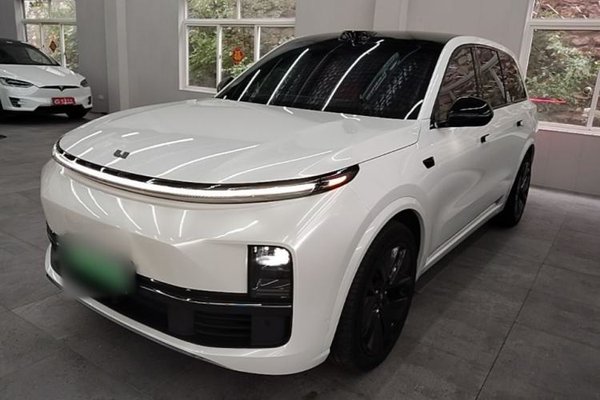 Li Auto L9 · 2022 год