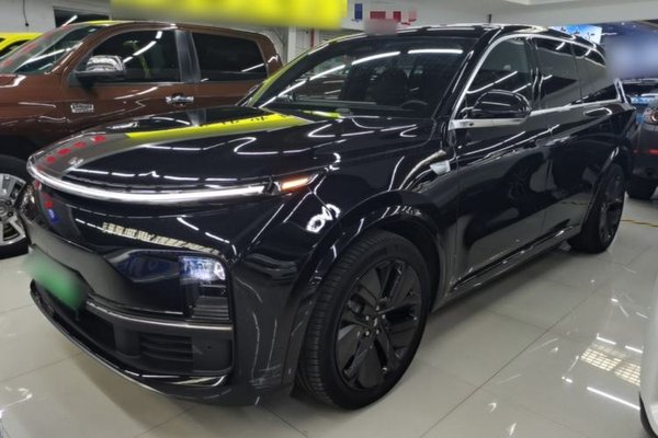 Li Auto L9 · 2023 год