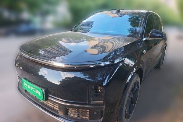 Li Auto L9 · 2023 год
