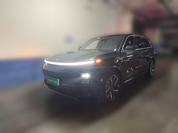Li Auto L9 · 2023 год