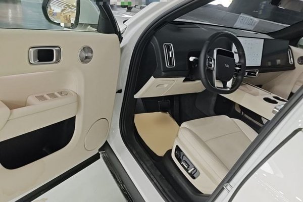 Li Auto L9 2025, 8100 км, за 53502 USD - фото 18