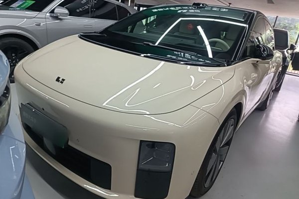 Li Auto Li Auto i6 · 2025 год