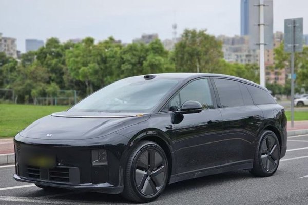Li Auto Li Auto i6 · 2025 год