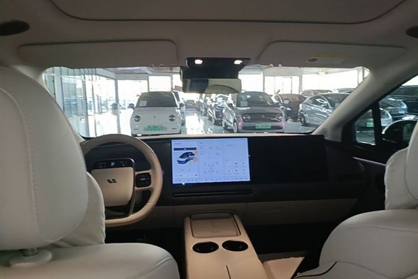 Li Auto Li Auto i8 2025, 13300 км, за 46416 USD - фото 13