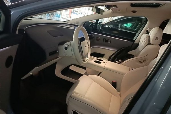 Li Auto Li Auto i8 2025, 13300 км, за 46416 USD - фото 19