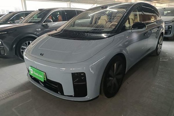 Li Auto Li Auto i8 · 2025 год
