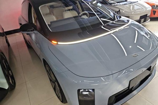 Li Auto Li Auto i8 2025, 7700 км, за 47485 USD