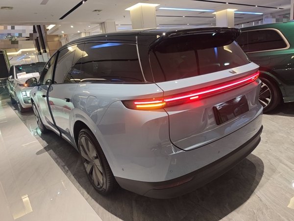 Li Auto Li Auto i8 2025, 8100 км, за 47473 USD