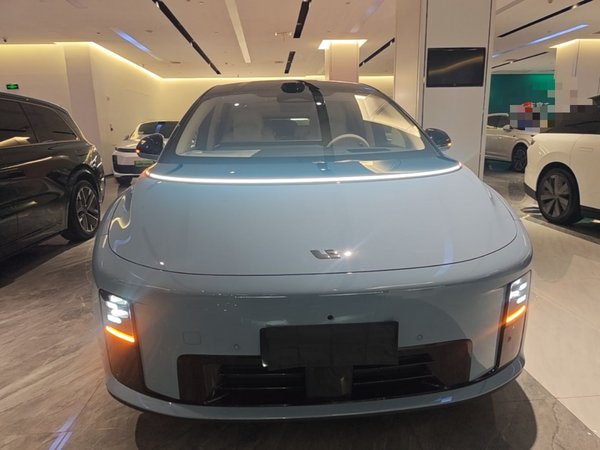 Li Auto Li Auto i8 2025, 8100 км, за 47473 USD