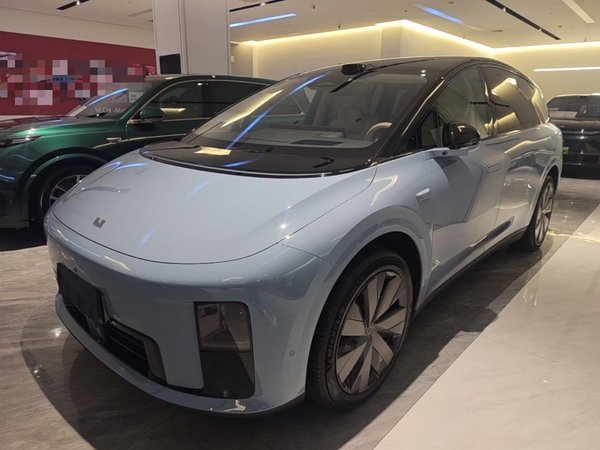 Li Auto Li Auto i8 · 2025 год