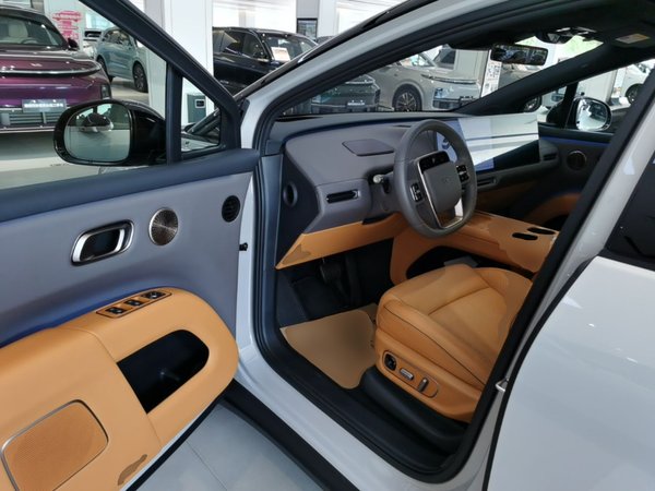 Li Auto Li Auto i8 2025, 6700 км, за 48363 USD - фото 19