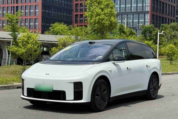Li Auto Li Auto i8 · 2025 год
