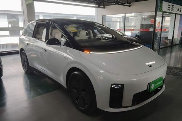 Li Auto Li Auto i8 2025, 100 км, за 48126 USD