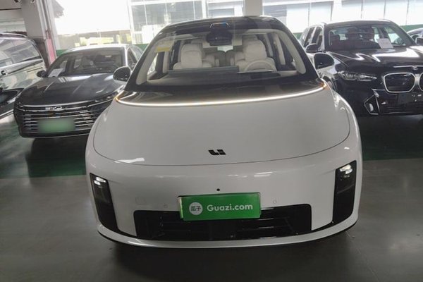 Li Auto Li Auto i8 2025, 100 км, за 48126 USD