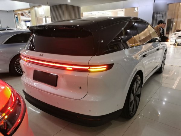 Li Auto Li Auto i8 2025, 10400 км, за 47304 USD - фото 21